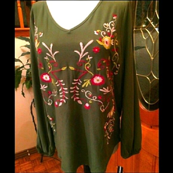 New Directions women's v neck top size PM.   NWT - Picture 1 of 7